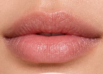 Aufwachen mit weicheren, gepflegteren Lippen.